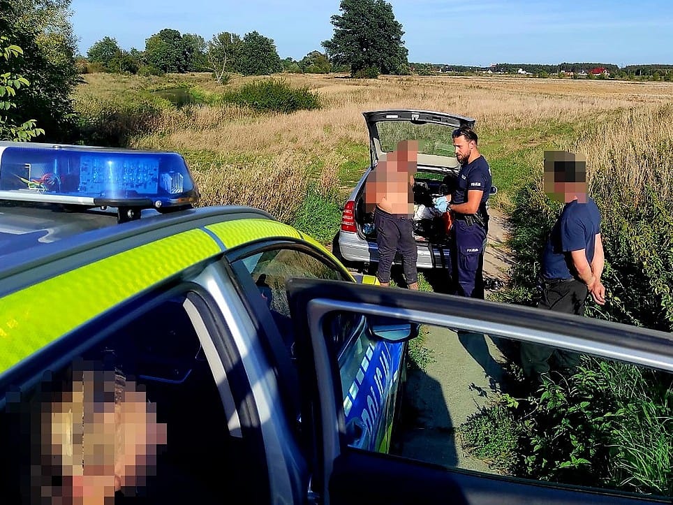 Kierowca z dożywotnim zakazem, pasażer z metą i poszukiwana pasażerka. Prawdziwa kumulacja podczas jednej kontroli Zdjęcie główne wpisu