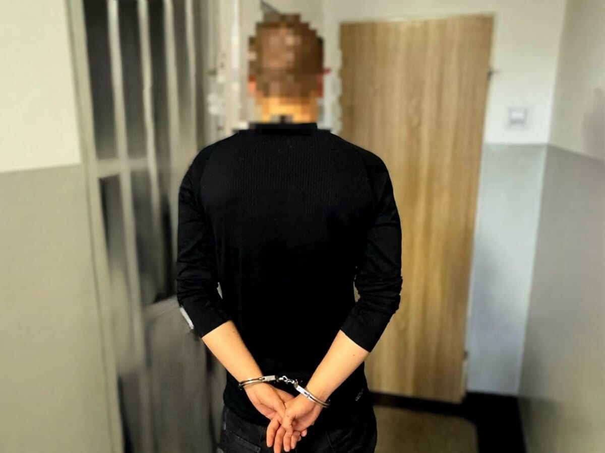 Dwa miesiące po wyjściu z więzienia znów jechał pijany. 24-latek miał trzy dożywotnie zakazy. Wrócił za kraty. Zdjęcie główne wpisu