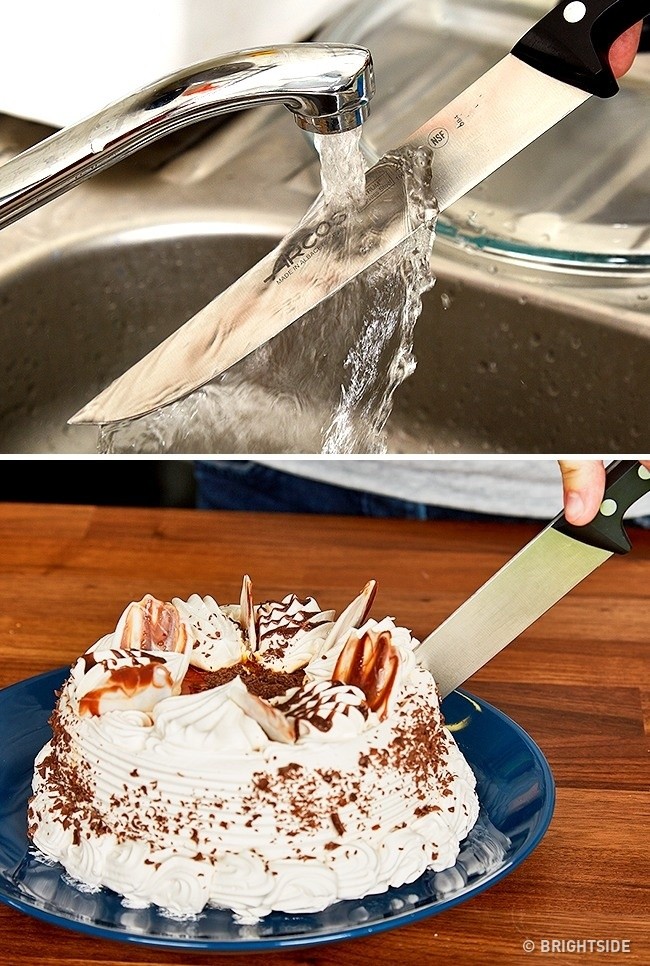 Aby ukroić idealny kawałek ciasta, wpierw zanurz nóż w gorącej wodzie. Dzięki temu ciasto nie będzie przywierać do ostrza.