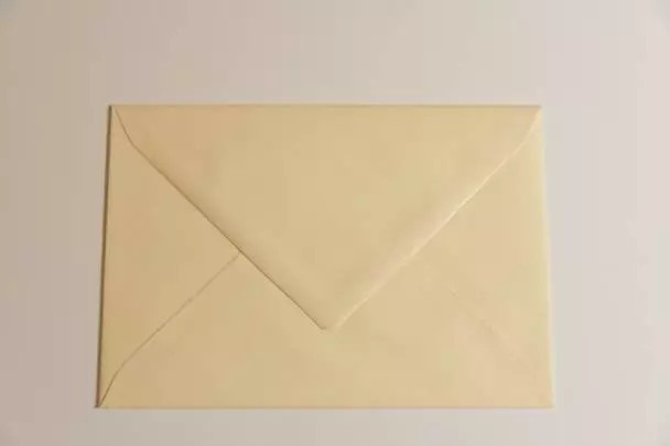 Postanowiła włożyć do koperty taką kwotę, na jaką ją było stać