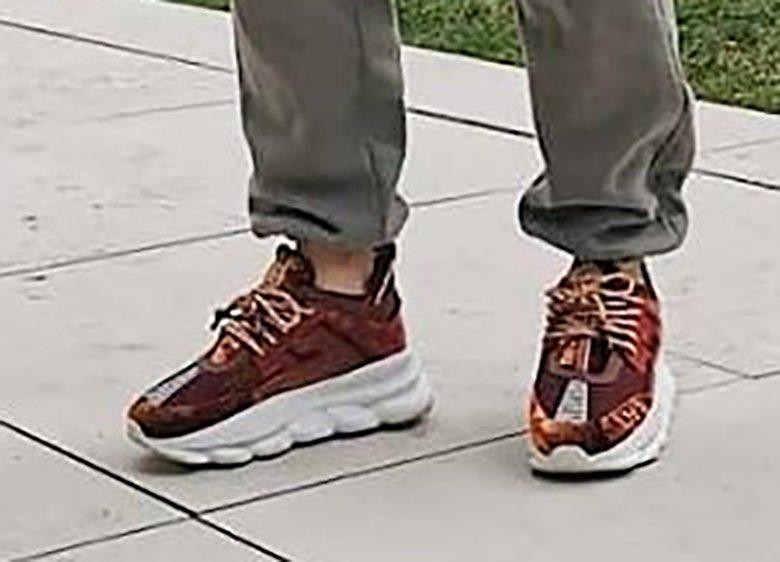 Obserwujący zwrócili uwagę na buty sportowca.