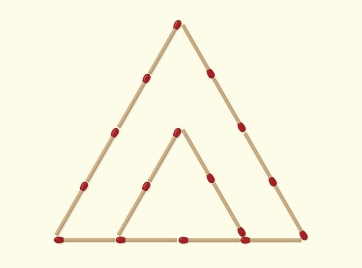 14. Przesuń dwie zapałki tak, by uformować trzy trójkąty.