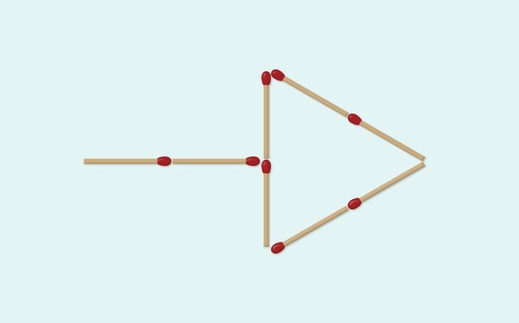 5. Przesuń cztery zapałki tak, by uformować dwie mniejsze strzałki.