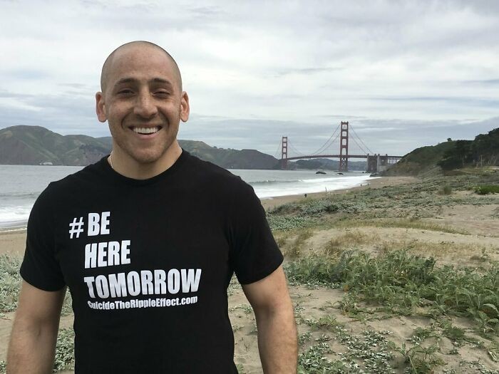 W 2000 roku, Kevin Hines usiłował popełnić samobójstwo skacząc z mostu Golden Gate. Przetrwał, a dziś jest ambasadorem organizacji zapobiegającej samobójstwom.