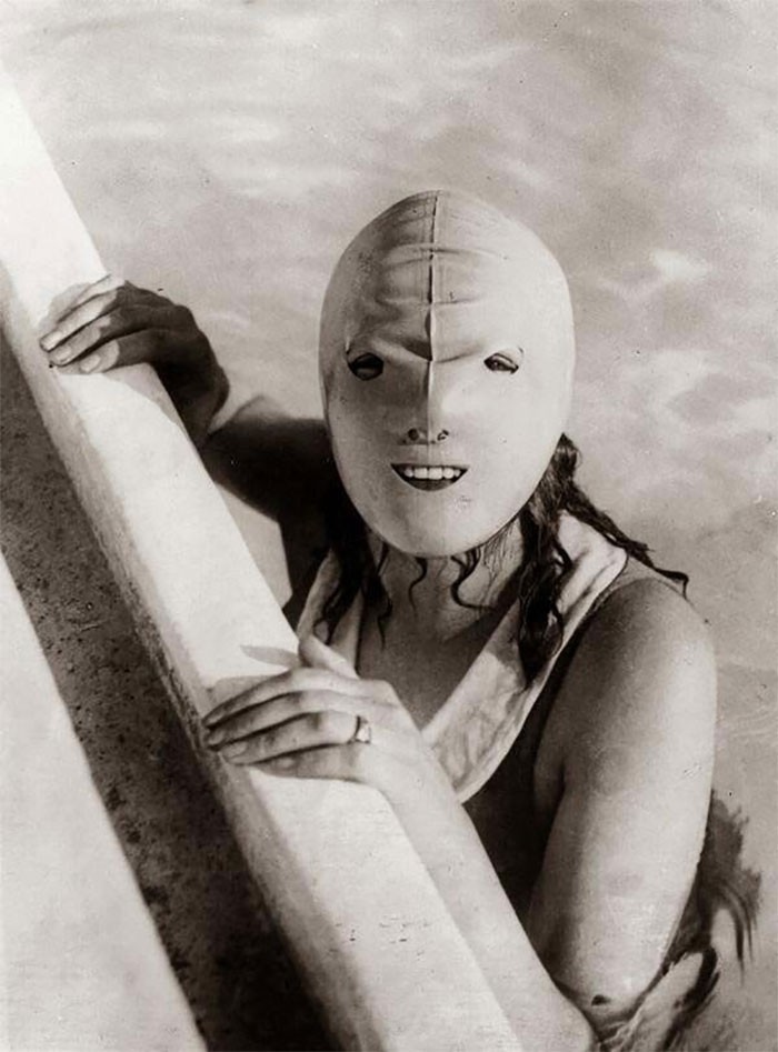 1. Maska do pływania mająca chronić skórę twarzy przed słońcem, 1920