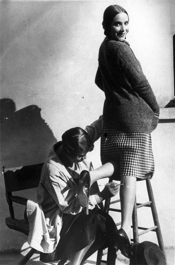 2. Malowanie szwów na nogach było tańszą alternatywą dla zakładania rajstop, 1926