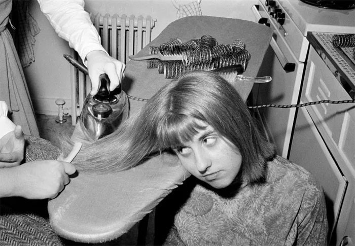 6. Prostowanie włosów przy pomocy żelazka, 1964