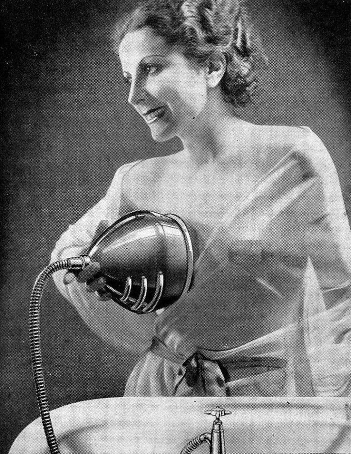 7. Francuska myjka do biustu, 1930