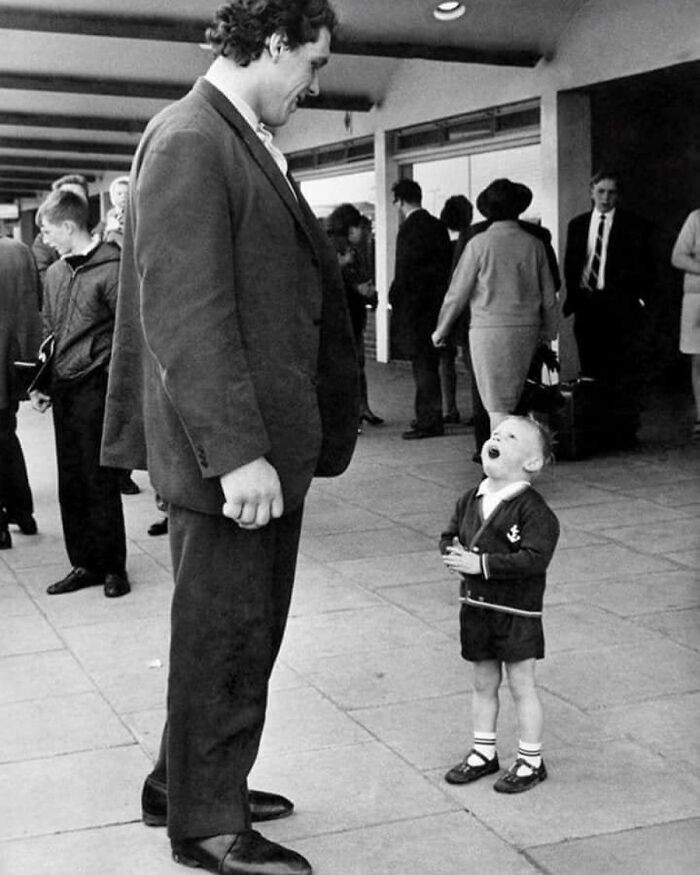 "Chlapecká reakce na setkání s Andre The Giant, 70. léta."