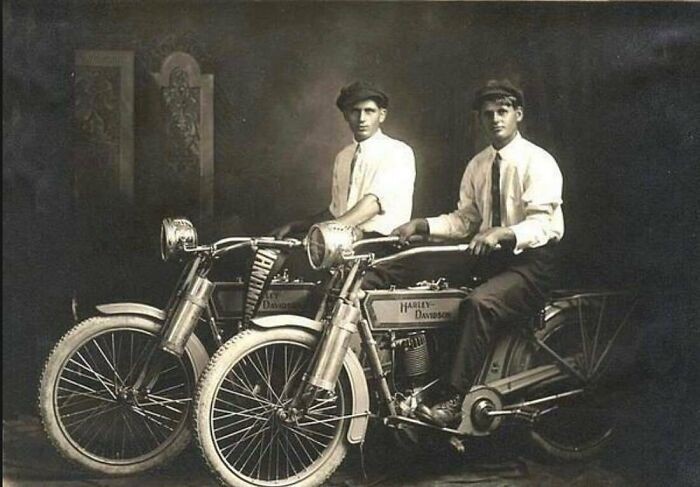 "William Harley a Arthur Davidson, 1914"