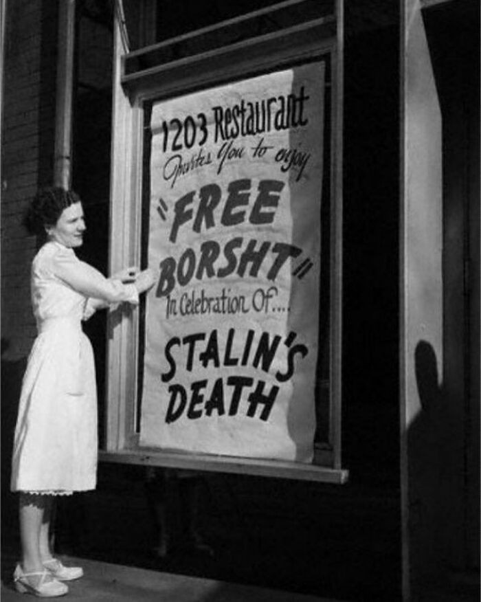 „Ukrajinská restaurace v USA oslavující Stalinovu smrt, 1953“