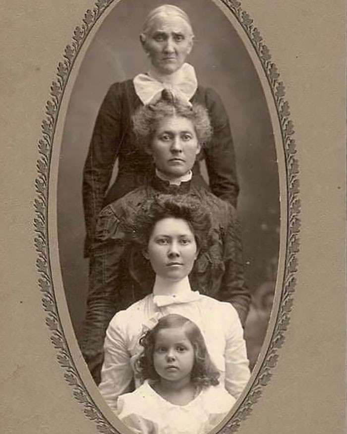 "4 generace, 1905"