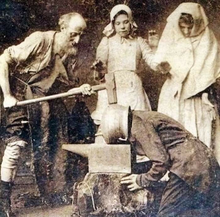 "Terapia wibracjami, mająca pomagać na bóle głowy, 1890"