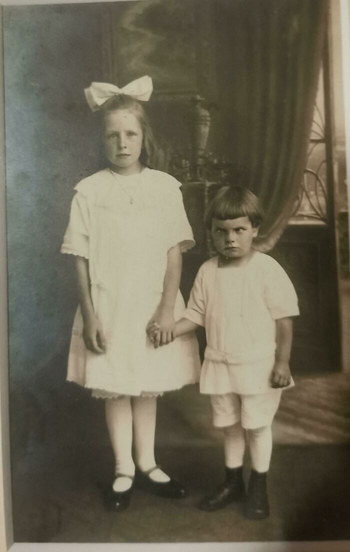 "Mój dziadek i jego siostra, 1946"