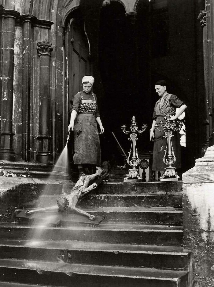 "Dzień porządków i czyszczenia w kościele w Lipsku, 1920"
