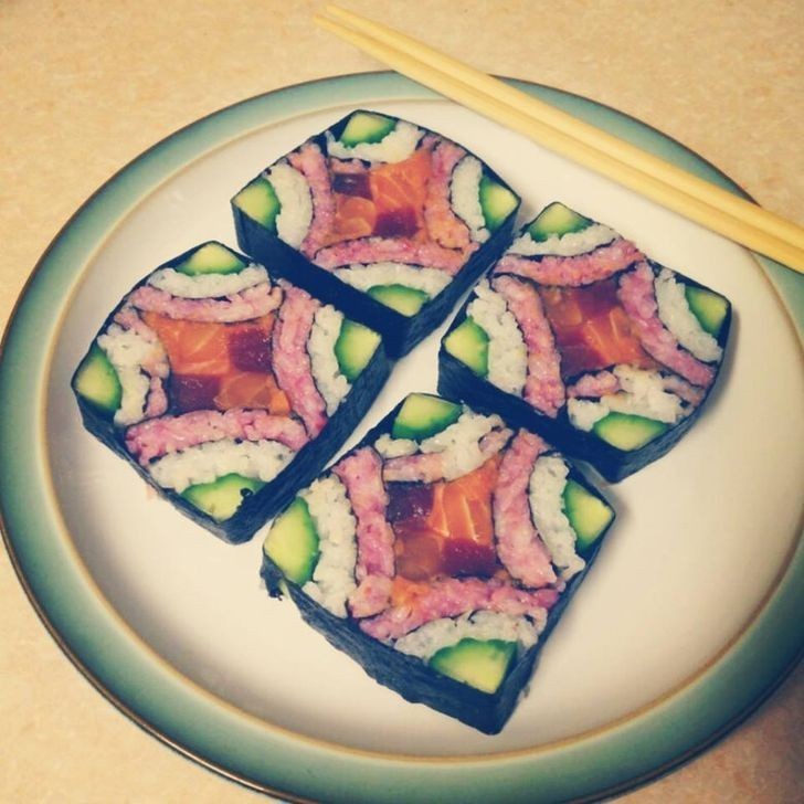 13. "Sushi przygotowane przez moją dziewczynę"