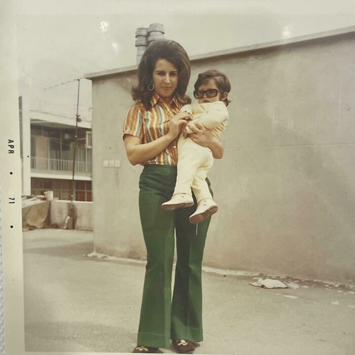 6. "Moja babcia i wujek w Iranie, kwiecień 1971"