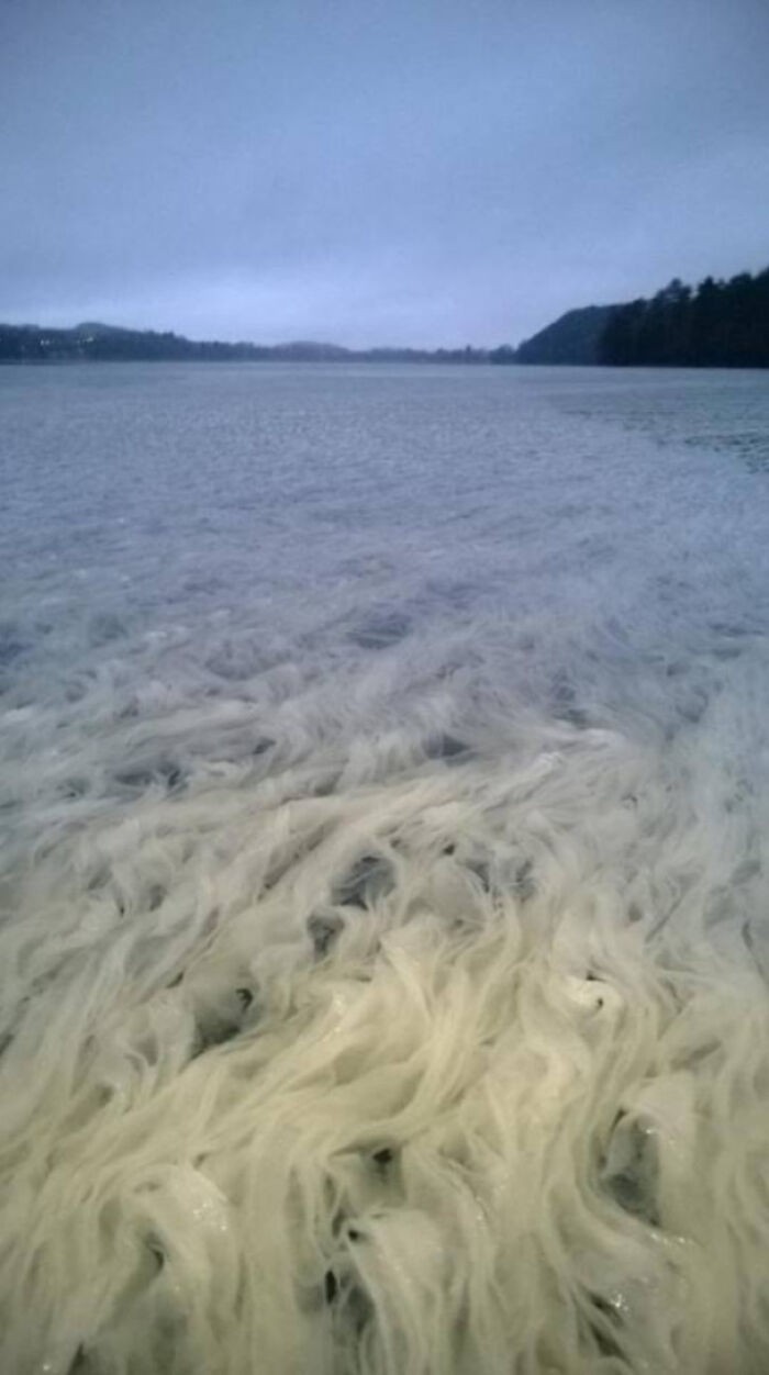 Gdy śnieg nie stopniał pod powierzchnią wody: