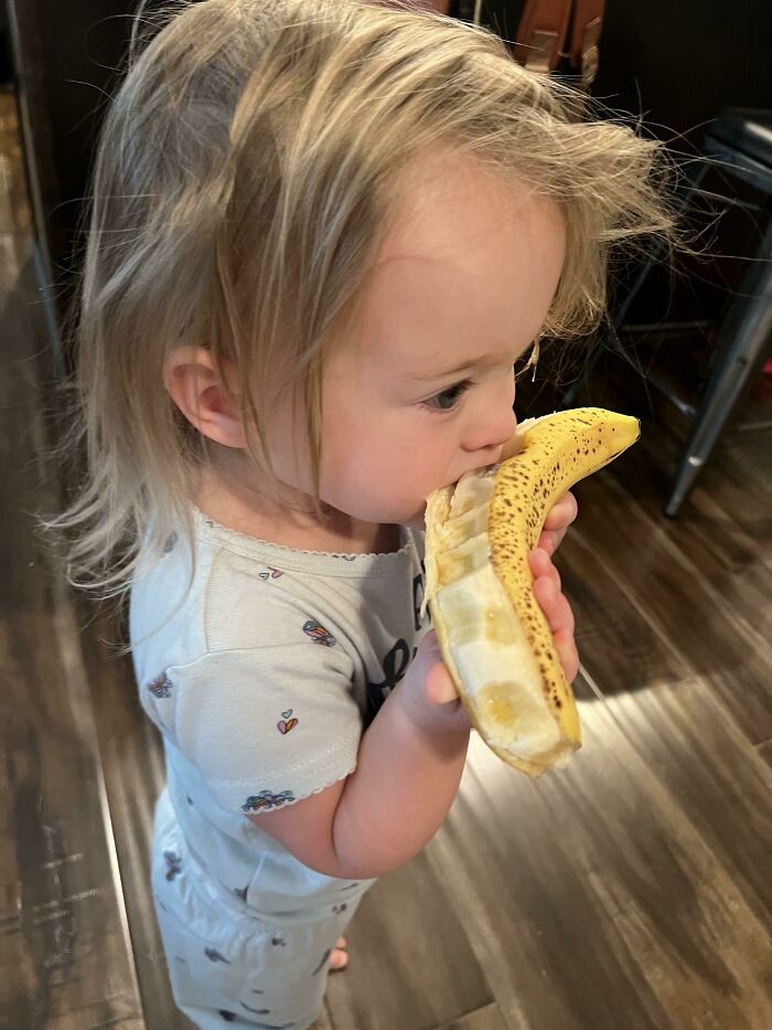 "Moja córka chciała samodzielnie otworzyć banana. Czy ja wychowuję seryjną morderczynię?"