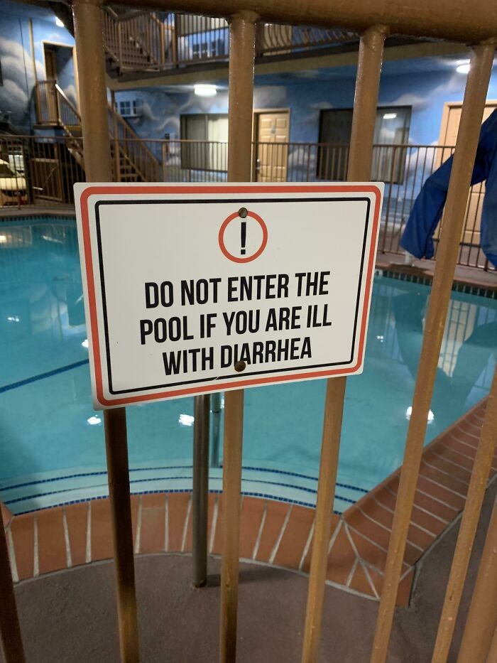"Nigdy nie widziałem tak bezpośredniego znaku przy basenie hotelowym."