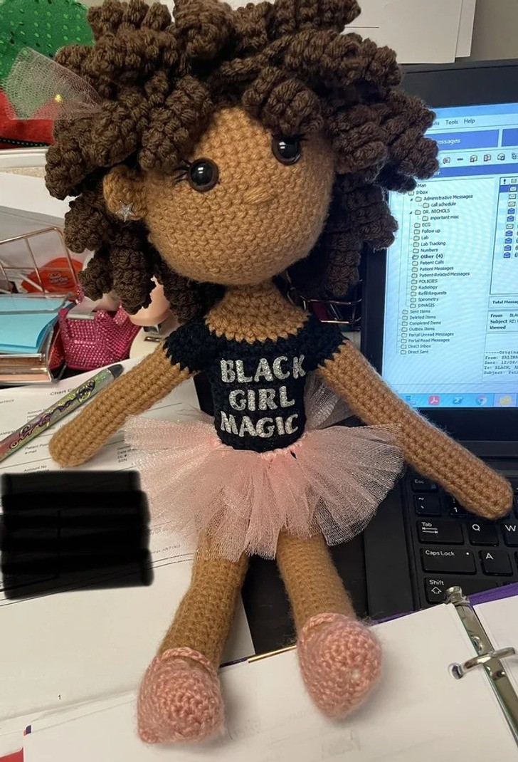 "Moja koleżanka z pracy wykonała tę lalkę dla mojej siostrzenicy na święta."