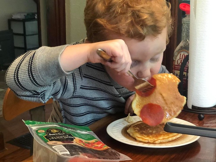 "Mój syn uznał, że ma ochotę na naleśniki z pepperoni."