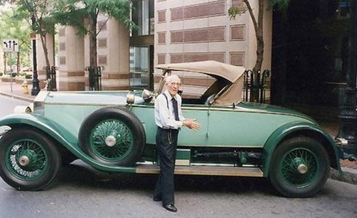 Allen Swift, który dożył 102 lat, przez 82 lata był właścicielem jednego samochodu, z którego korzystał na co dzień. Był to Rolls-Royce Piccadilly P1 Roadster z 1928 roku.