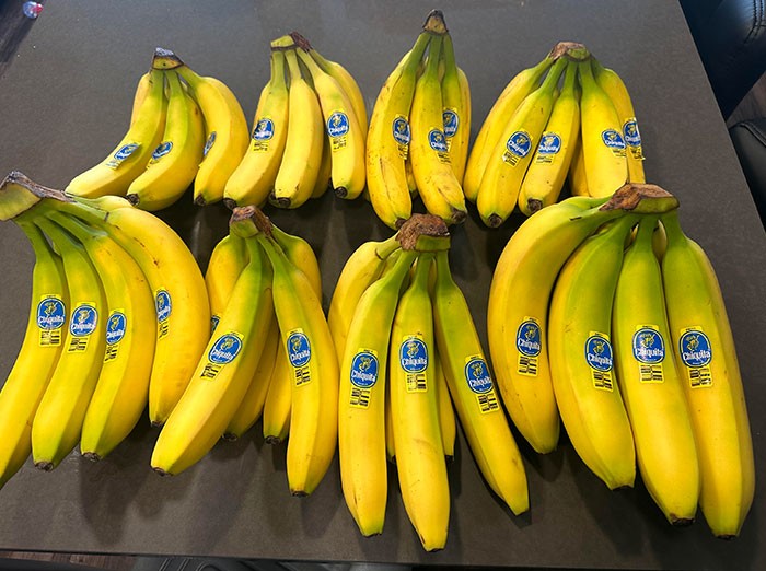 "Zamówiłam 8 bananów w sklepie spożywczym. Dostałam 8 kiści i policzono mi za nie 0.68 $ - cenę pojedynczego banana."
