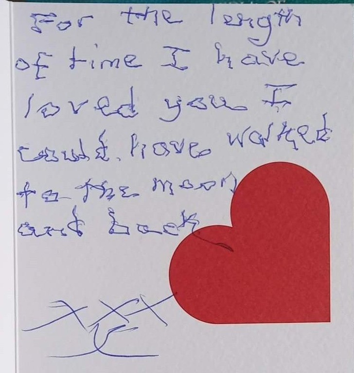 1. Mój 82-letni dziadek każdego roku wysyła mi kartkę na Walentynki."
