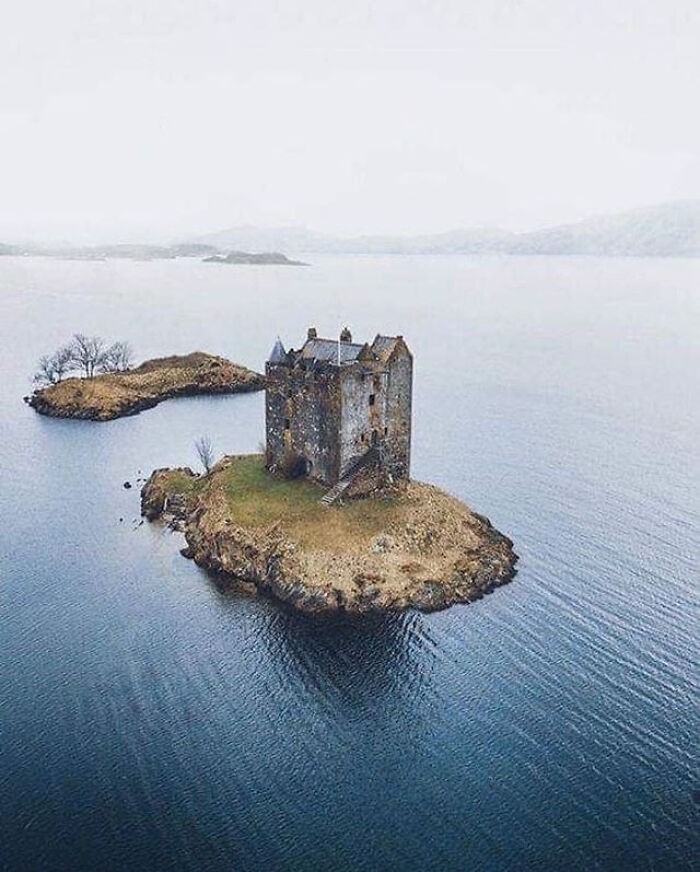 XIV-wieczny opuszczony zamek w Szkocji