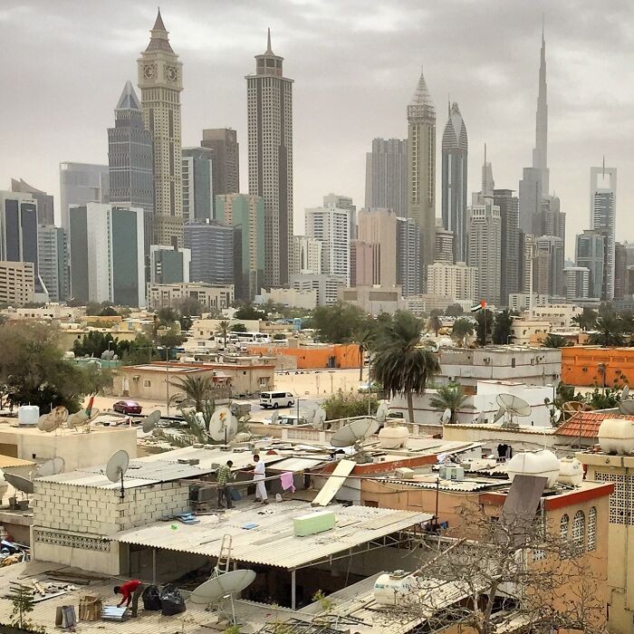 "Za wieżowcami w Dubaju"