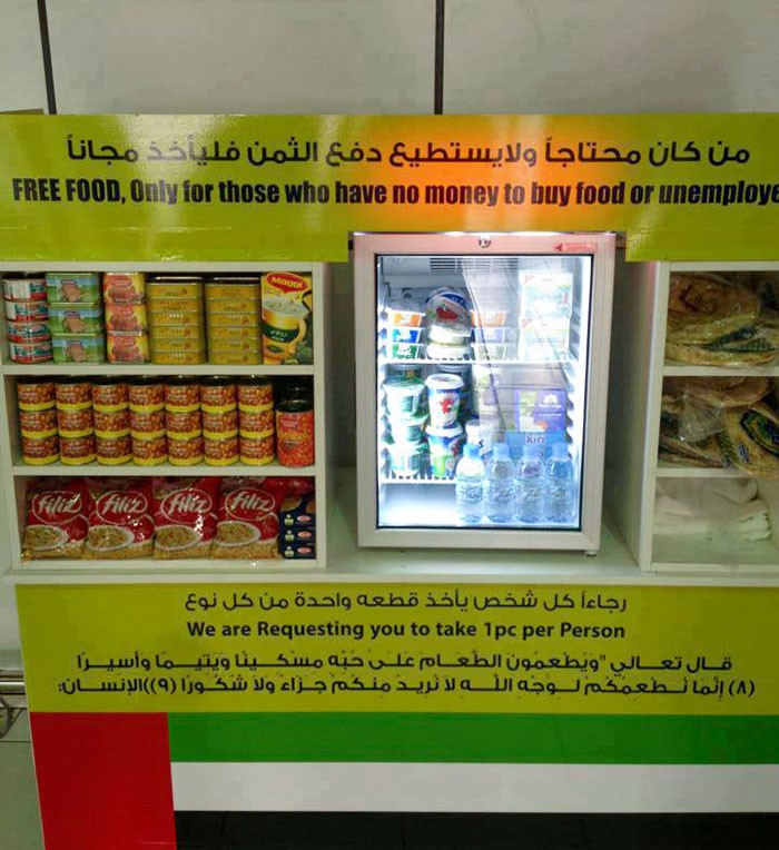 "Sklep w Dubaju ze stoiskiem z darmowymi produktami dla ubogich"