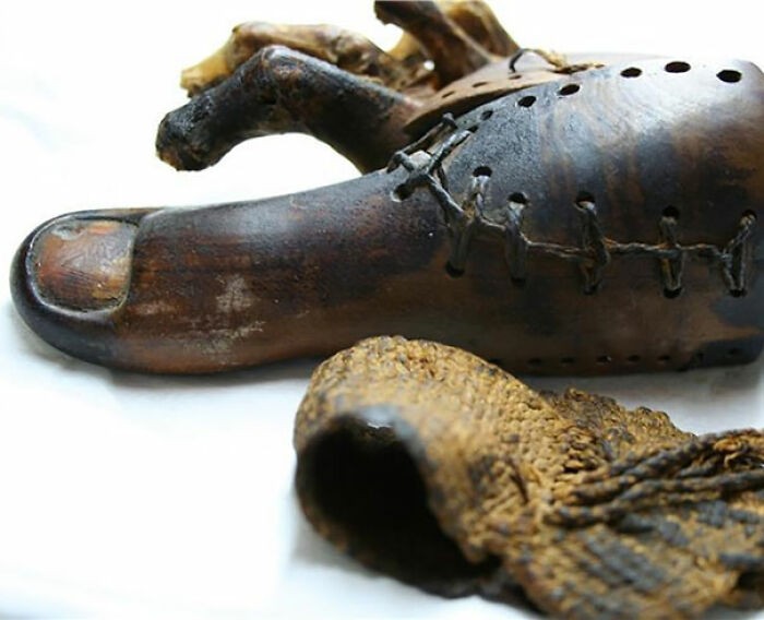 Najstarsza proteza (3000 lat)
