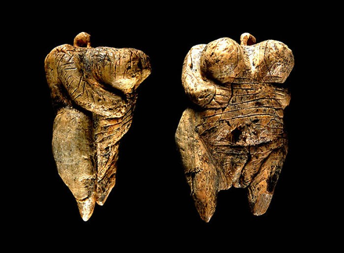 Najstarsza rzeźba ludzkiej postaci (35 000 - 40 000 lat)