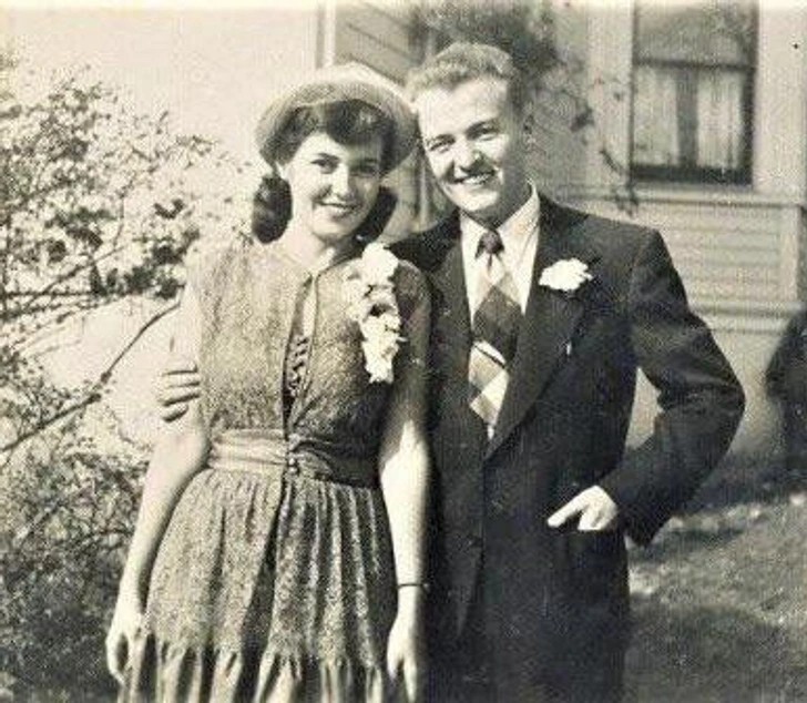 "11-11-1949: dzień ślubu moich dziadków. Babcia miała na sobie zieloną suknię."