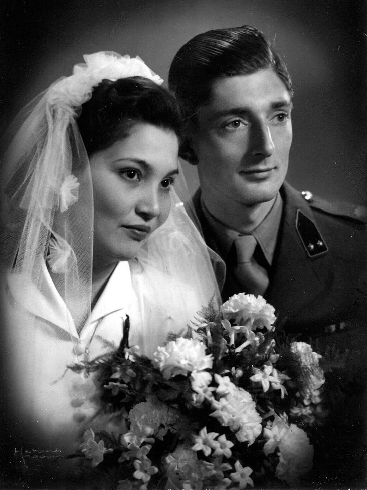 "Moi dziadkowie w dniu ślubu w 1951 roku"