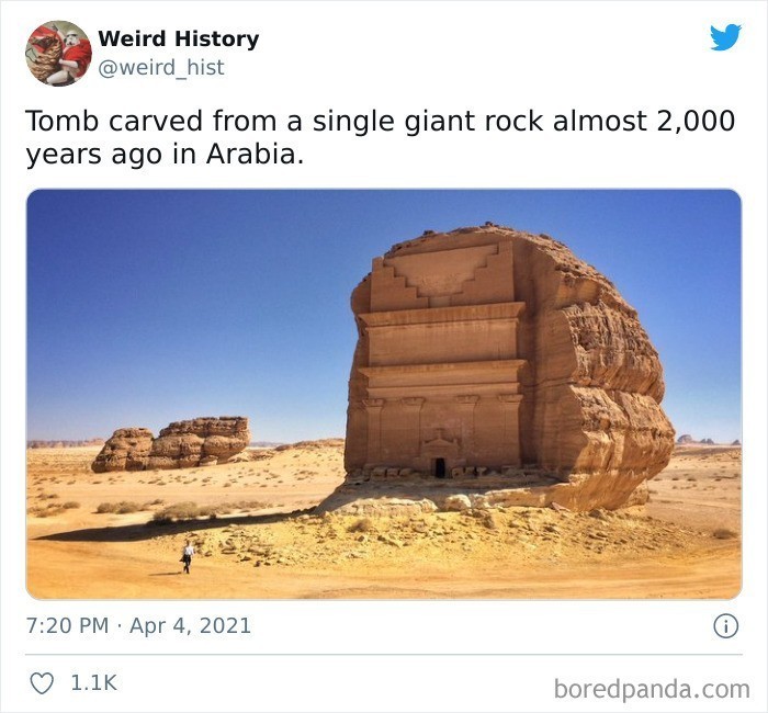 Grobowiec wykuty w pojedynczej ogromnej skale, niemal 2 tysiące lat temu w Arabii Saudyjskiej