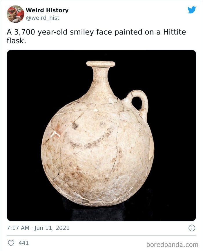 Licząca sobie 3 700 lat uśmiechnięta buźka namalowana na hetyckim naczyniu