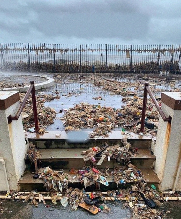 Coroczny monsun sprawia, że ocean oddaje to, co do niego wrzuciliśmy.