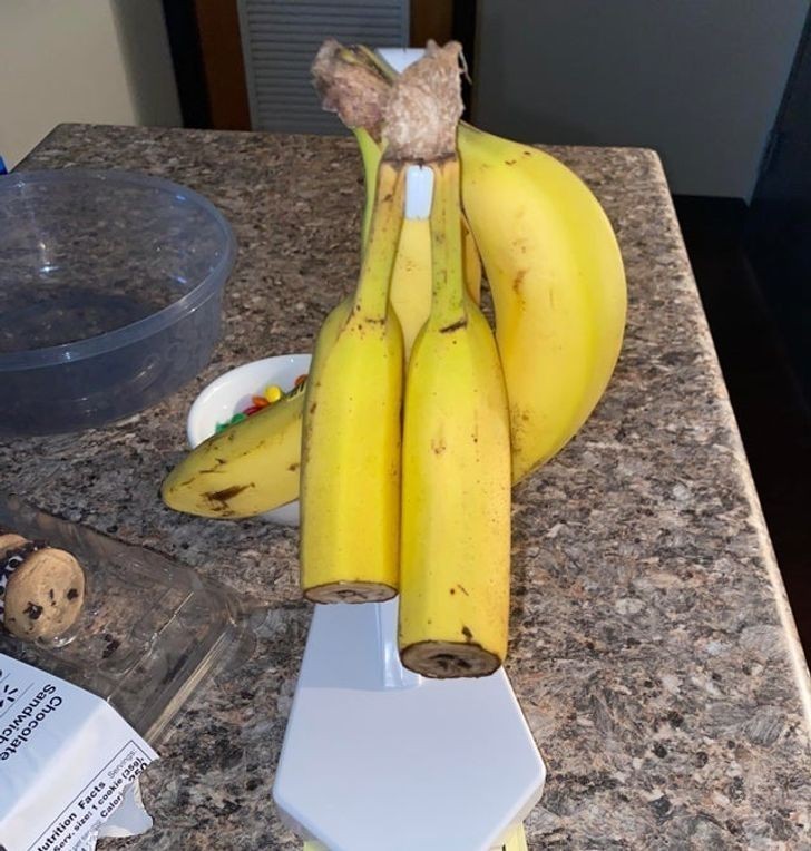 "W taki sposób mój współlokator je banany."