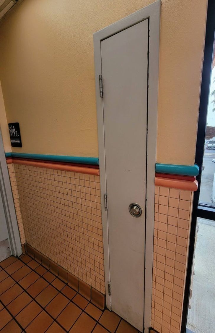 "Te malutkie drzwi z zamkiem w Taco Bell"