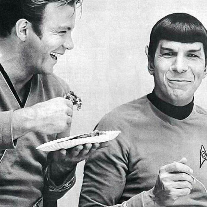 Kapitan Kirk I Spock podczas posiłku