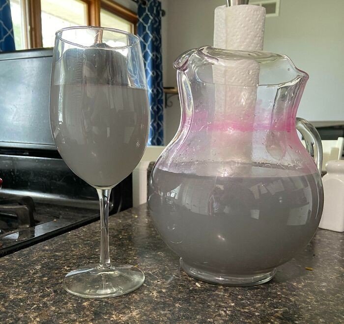 "Spróbowałam przyrządzić fioletową lemoniadę. Zamiast tego wyszła mi woda wyciśnięta z mopa."