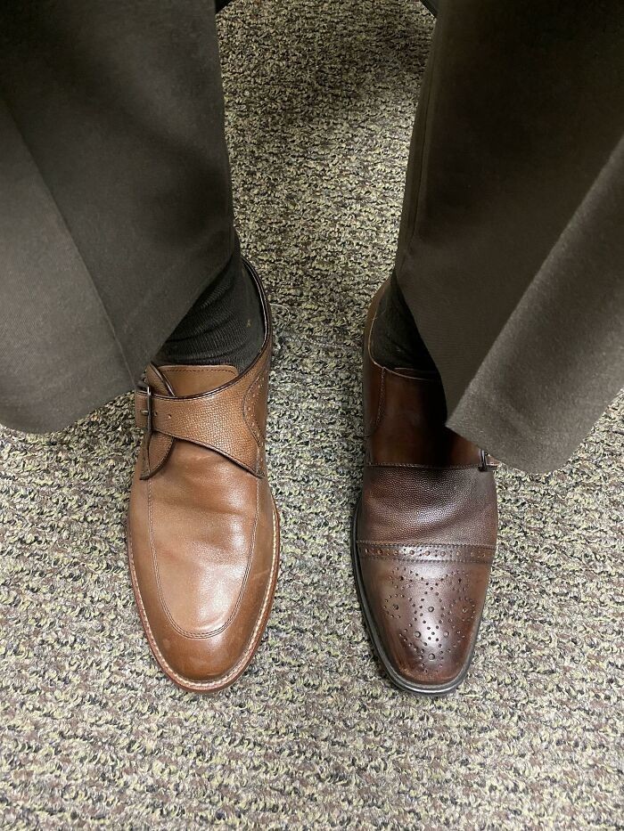 "Założyłem rano różne buty, by zapytać żony o opinię. Zapomniałem je zmienić przed wyjściem do pracy."