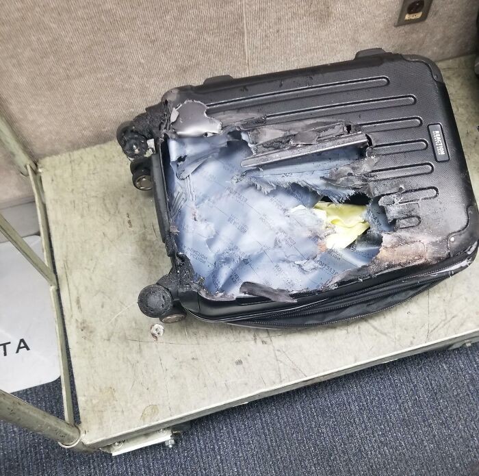 "W Delta Airlines zniszczyli mój bagaż, a teraz żądają dowodów."