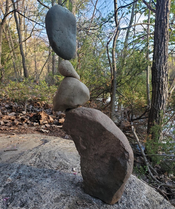 "Od jakiegoś czasu uczę się balansowania kamieni. Ta próba naprawdę mi wyszła."