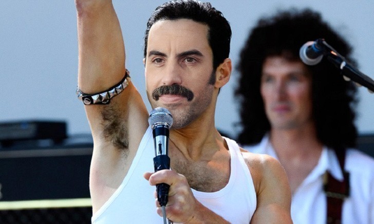 Sacha Baron Cohen jako Freddie Mercury (Bohemian Rhapsody)