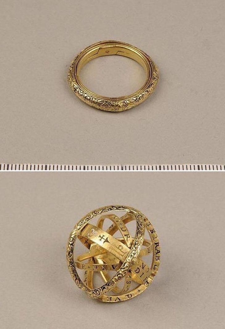 Niemiecki pierścień z XVI wieku, rozkładający się w sferę armilarną