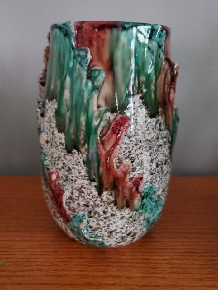 "Ręcznie wykonana waza pochodząca z Włoch z okresu II wojny światowej"