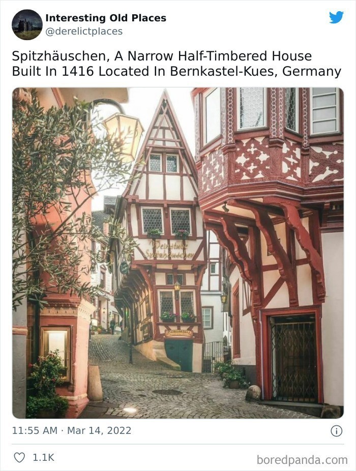 "Spitzhäuschen - wąski dom z muru pruskiego zbudowany w 1416 roku w niemieckim mieście Bernkastel_Kues"